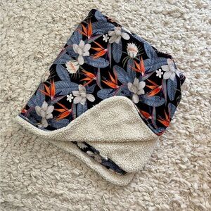 Muse Threads bamboo and Sherpa blanket cool tropics